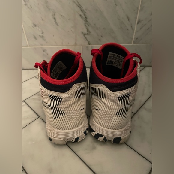 Under Armour 3C Size 6 basketball kicks - Picture 3 of 6